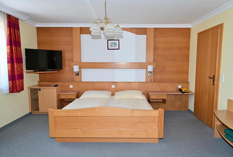 Ferienhotel Hofer Superior Штрас-им-Аттергау Экстерьер фото