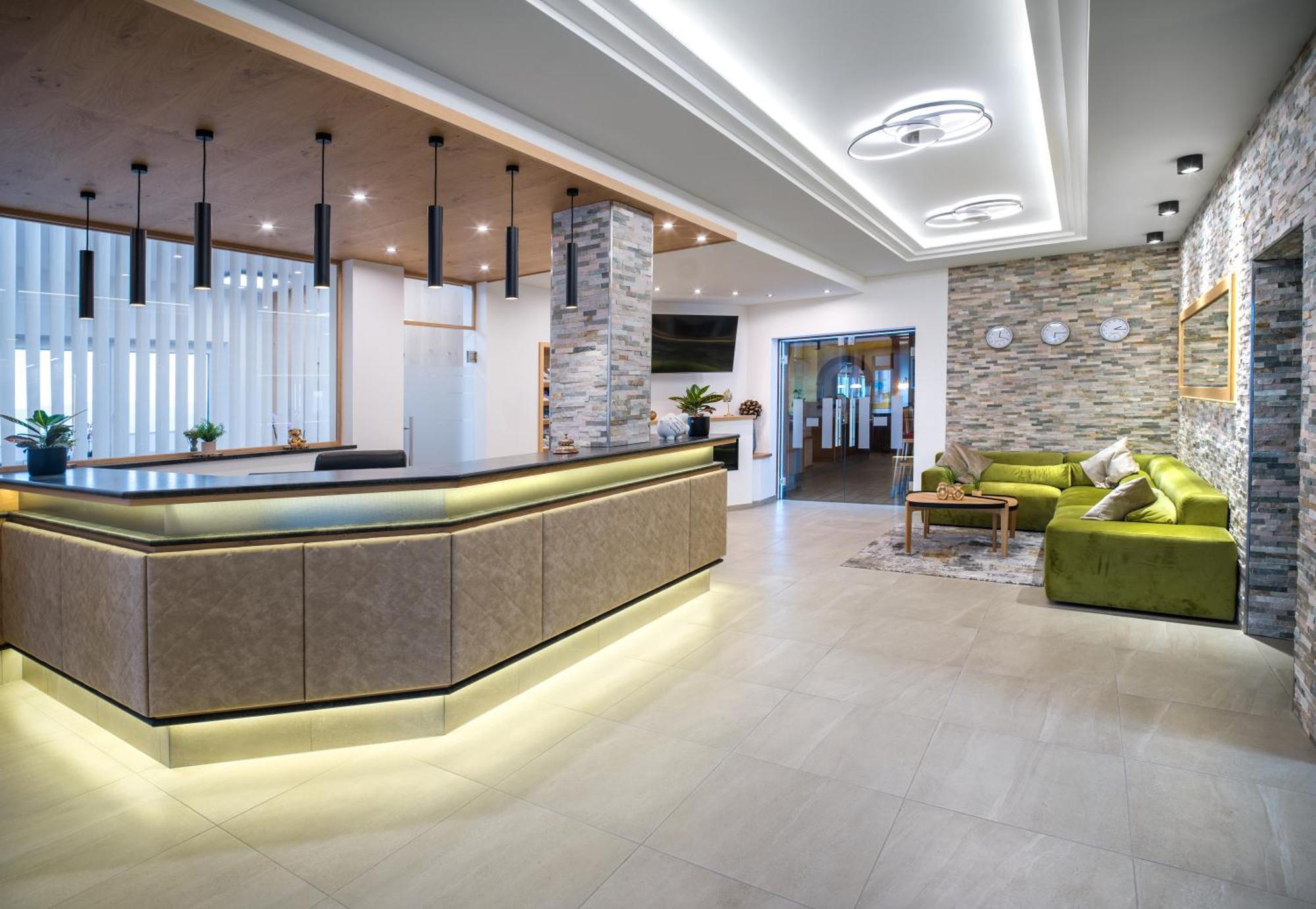 Ferienhotel Hofer Superior Штрас-им-Аттергау Экстерьер фото