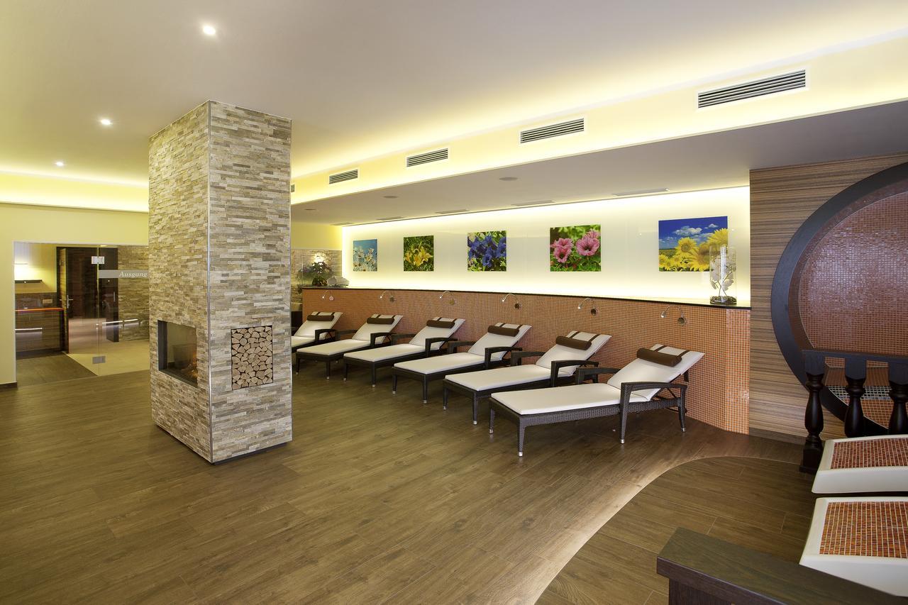 Ferienhotel Hofer Superior Штрас-им-Аттергау Экстерьер фото
